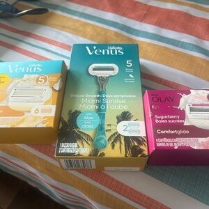 Gillette Venus Razor and comfortglide refills